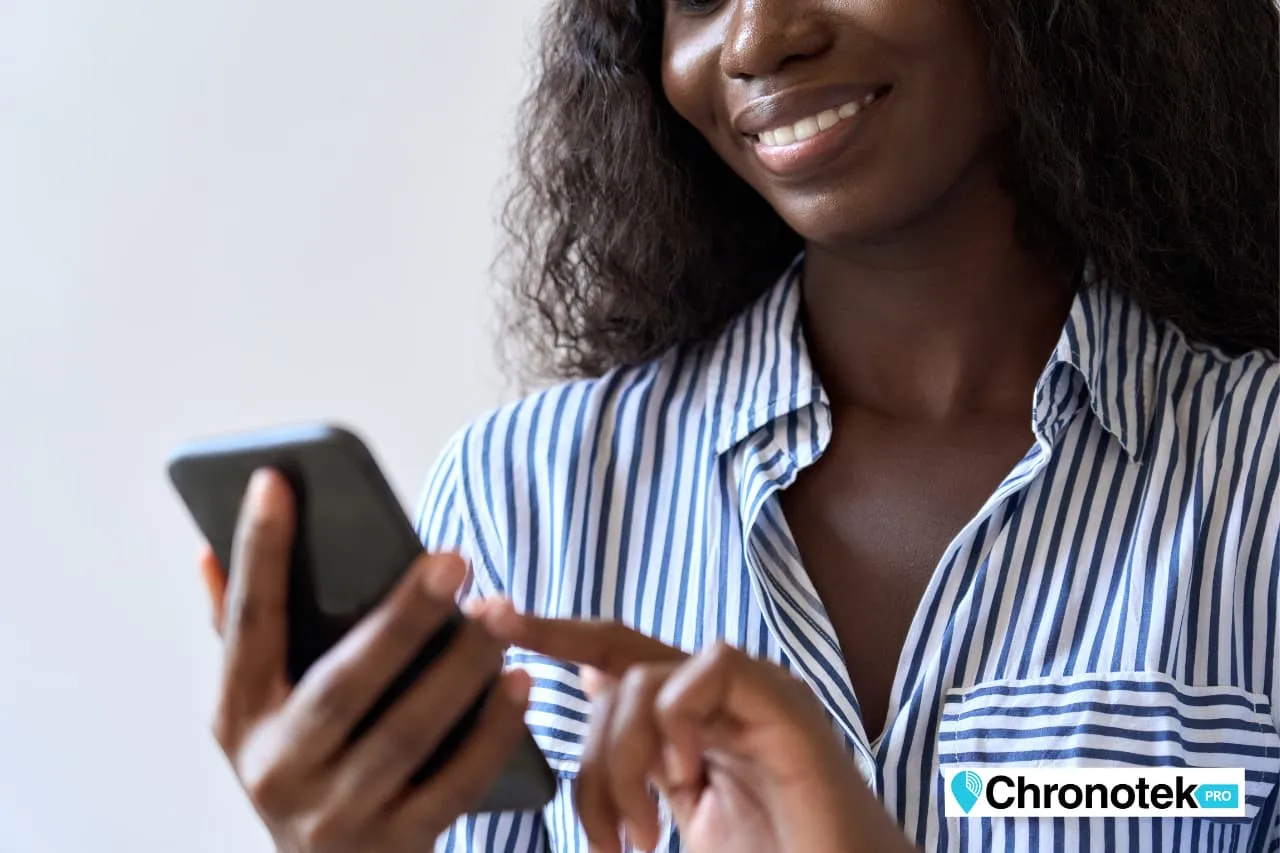 A person using a time tracking app to prevent employee time theft