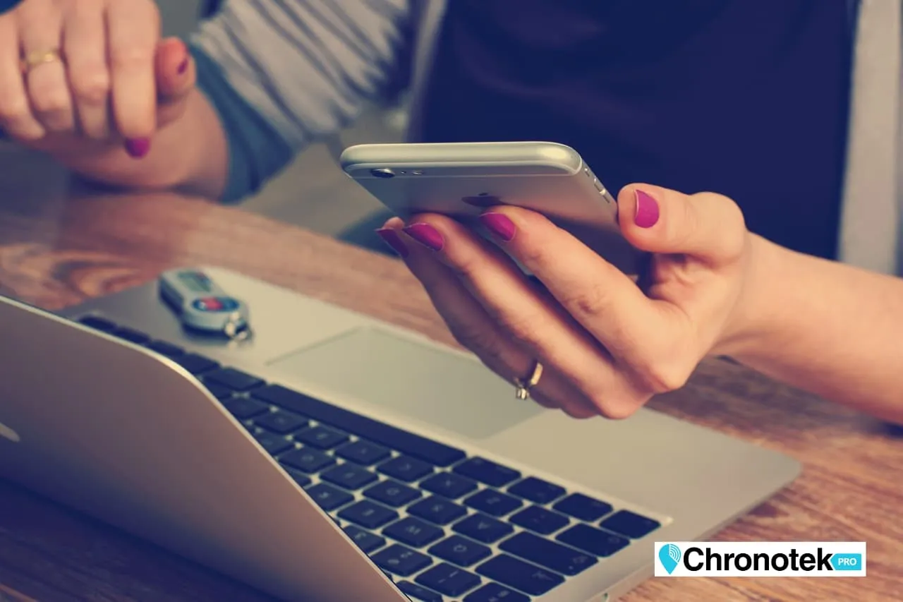 business owner managing remote employees from her desk with employee time tracking software