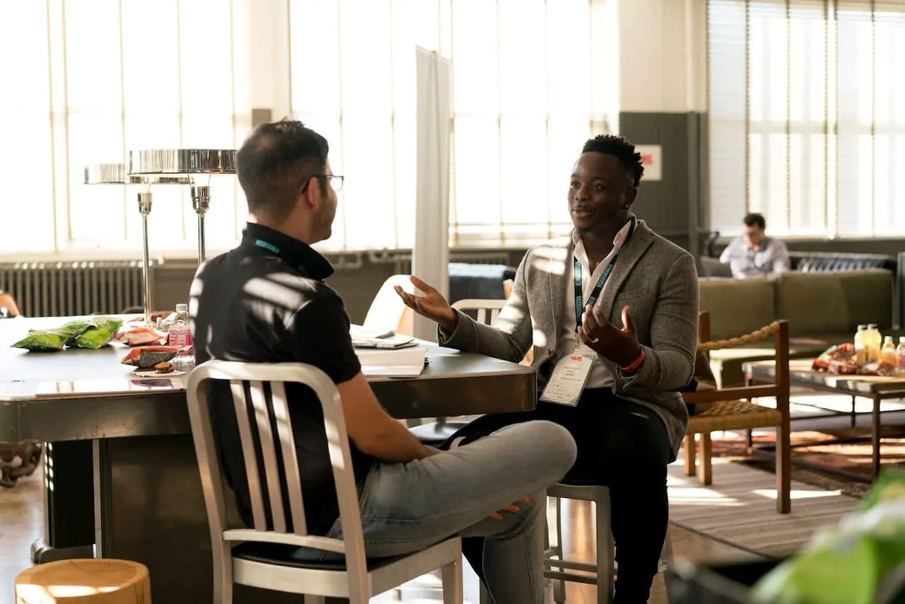 manager mentoring employee